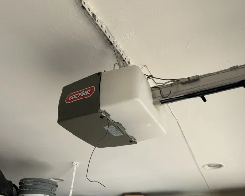 Garage Door Repair Huntington Beach 25 un abridor de puerta de garaje desde el techo